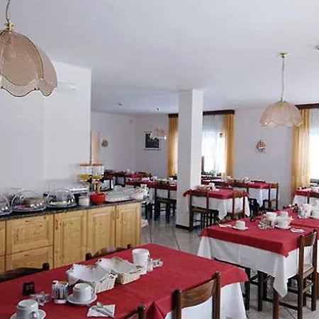 Ξενοδοχείο Garni La Zondra Canazei